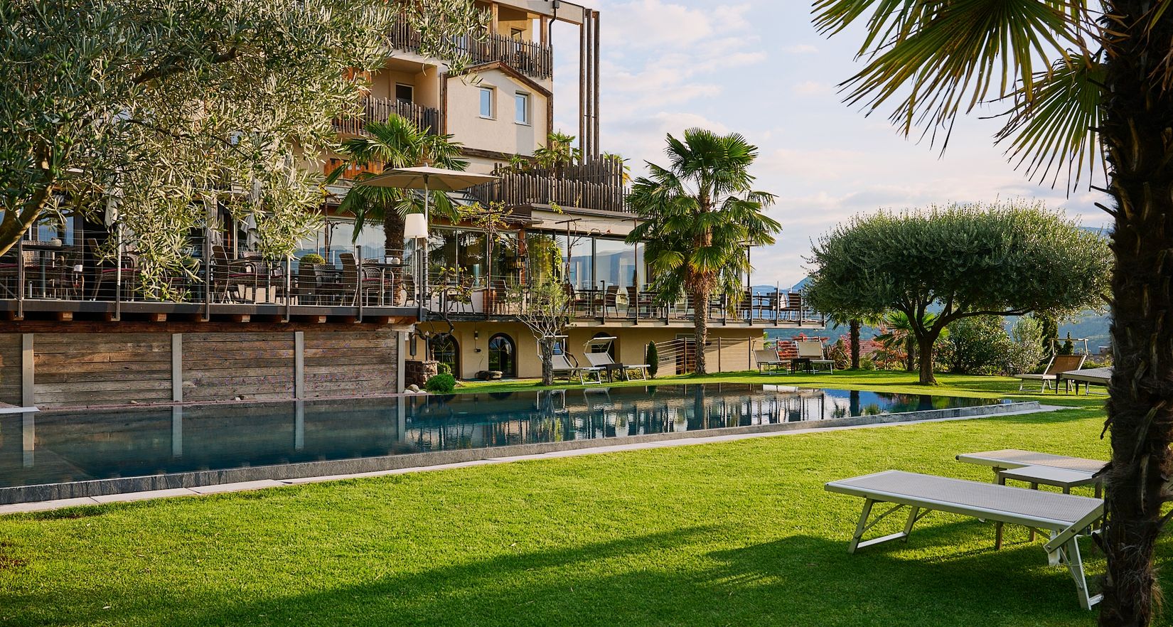 Hotel Kaltern Infinitypool Design Urlaub